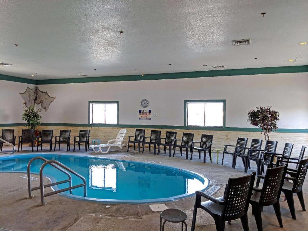 Americas Best Value Inn Torrington Exteriör bild