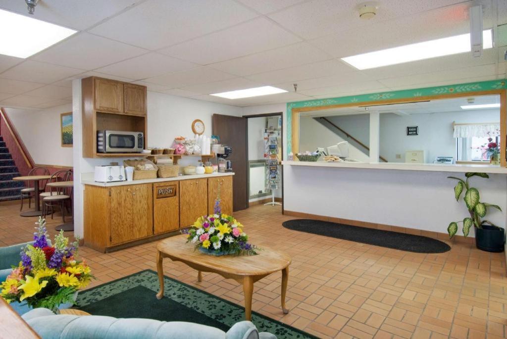 Americas Best Value Inn Torrington Exteriör bild