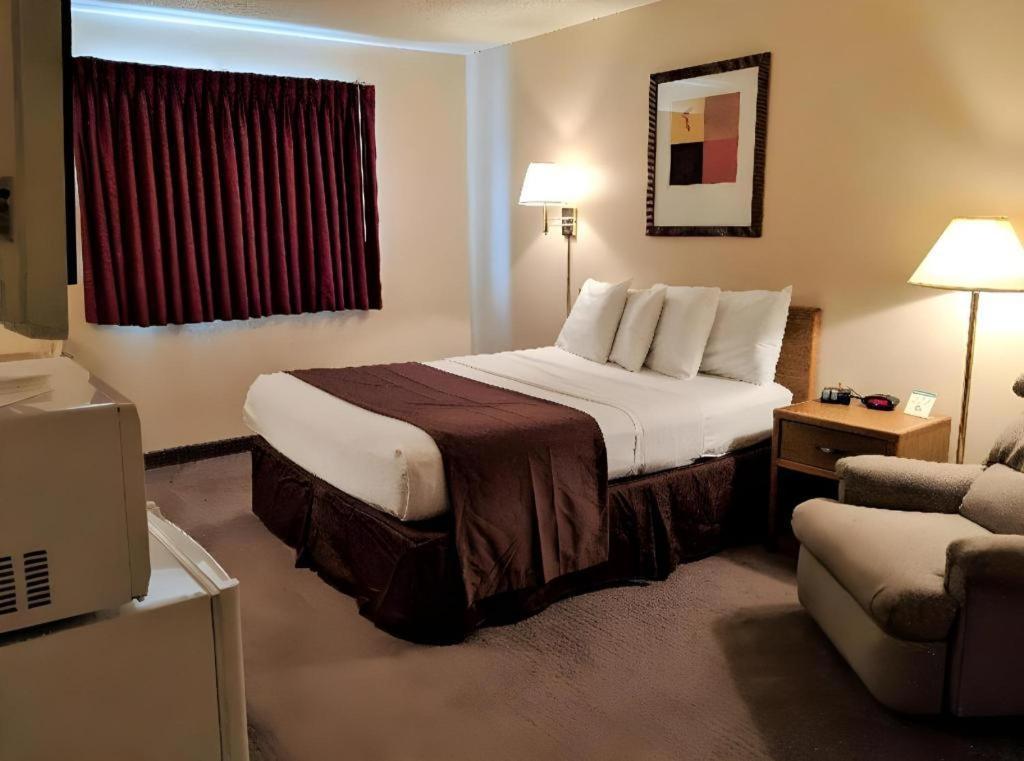 Americas Best Value Inn Torrington Exteriör bild
